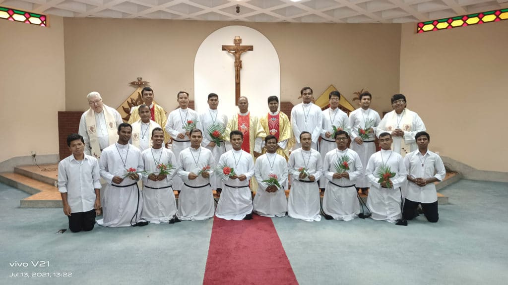 Renewal of Vows of 18 Seminarians in the Sacred Heart of Jesus Province, Bangladesh 3